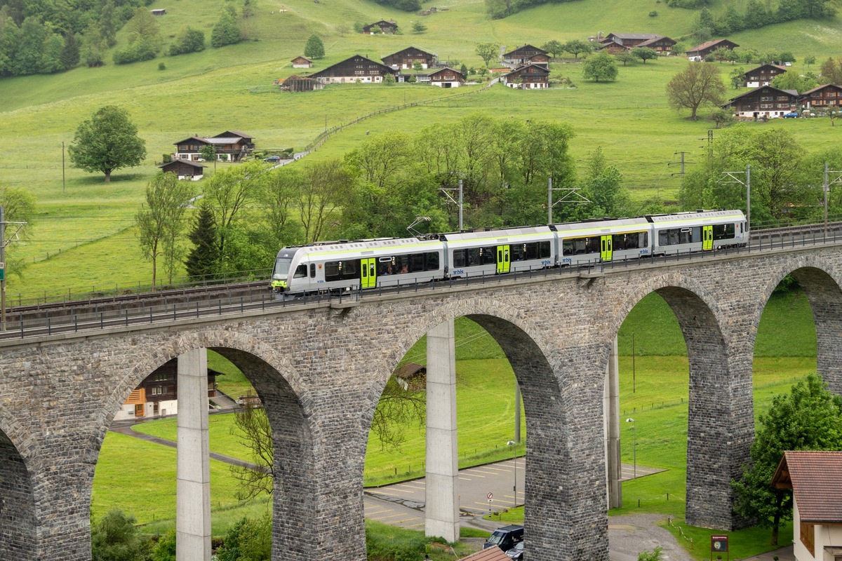 BLS-Medienmitteilung: BLS modernisiert ihre Lötschberger-Flotte