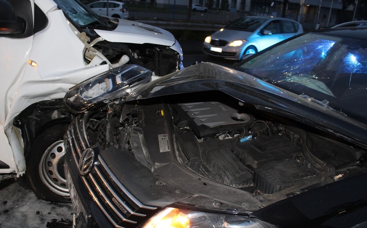 POL-HA: 18-Jähriger gerät in den Gegenverkehr und verursacht Unfall