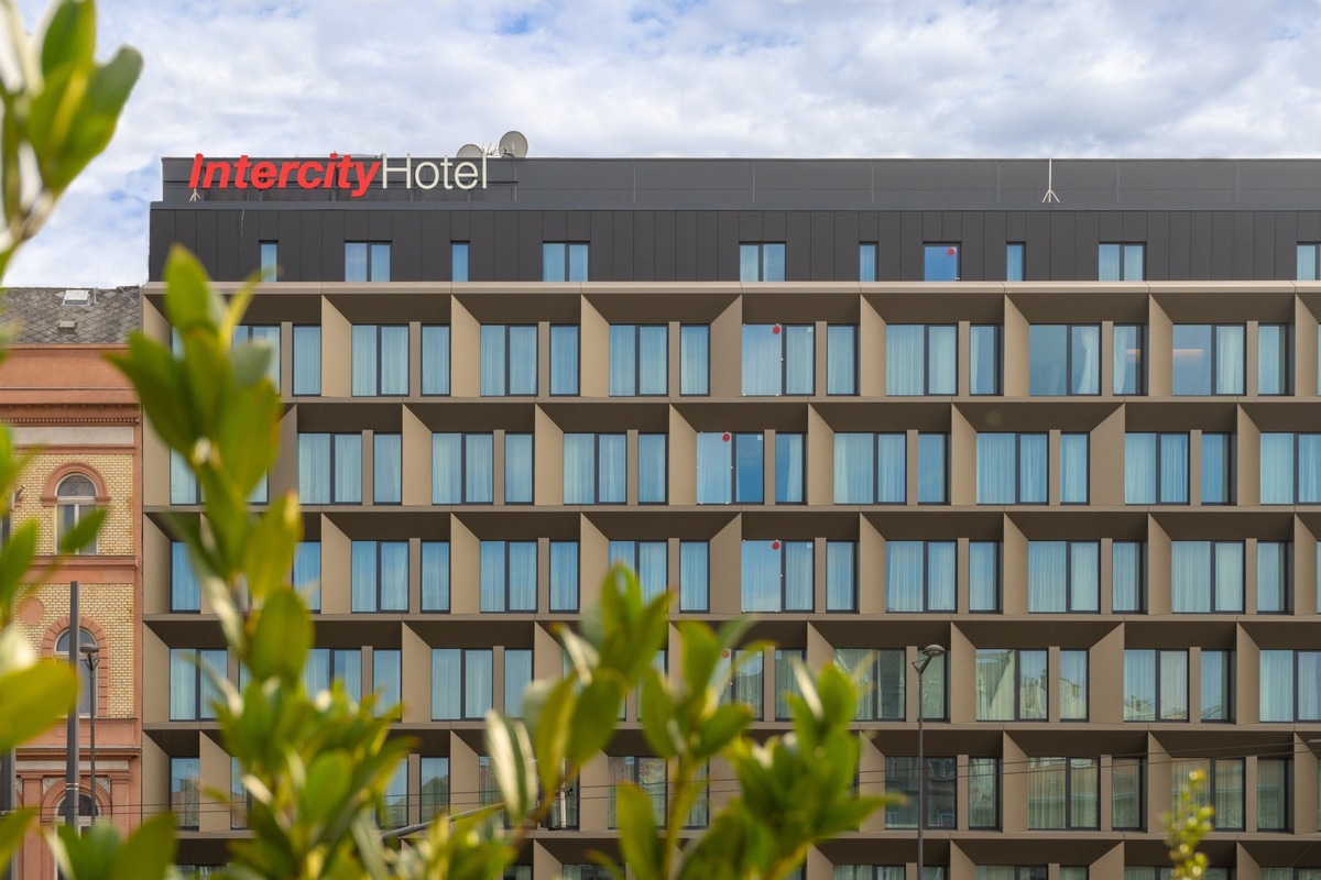 Pressemitteilung: &quot;Erstes IntercityHotel eröffnet in Ungarn&quot;