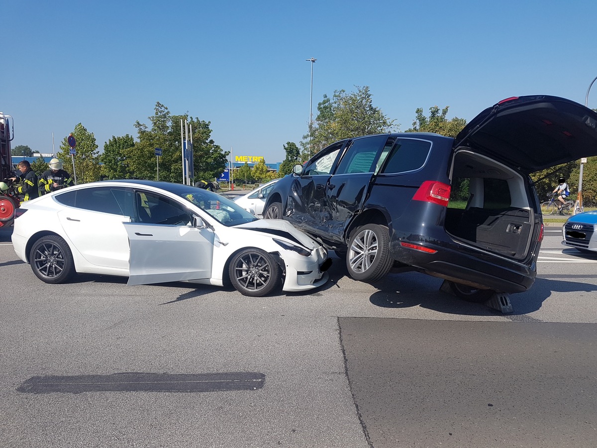 POL-PPRP: Verkehrsunfall mit zwei Verletzten