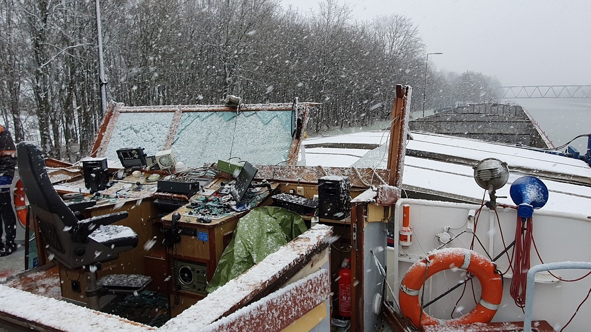 POL-ST: Mettingen, Schiff stößt gegen Brücke