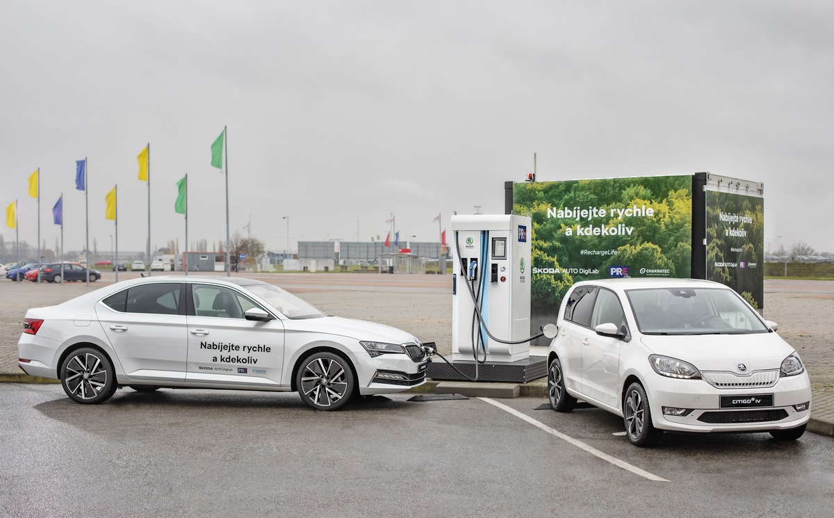 SKODA AUTO, PRE und Chakratec bringen einzigartige Ladetechnologie nach Prag (FOTO)