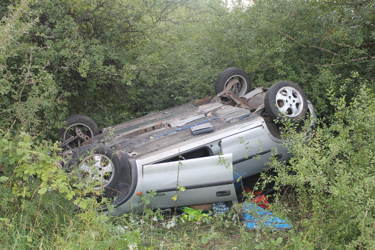 POL-PDMT: Verkehrsunfall - Fahrer verschwunden