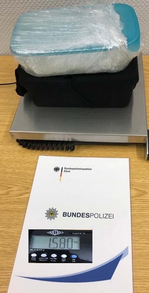 BPOL NRW: Fahndungserfolg der Bundespolizei; Duo mit 1,55 Kilogramm Chrystal Meth auf der Autobahn A 3 bei Rees festgenommen