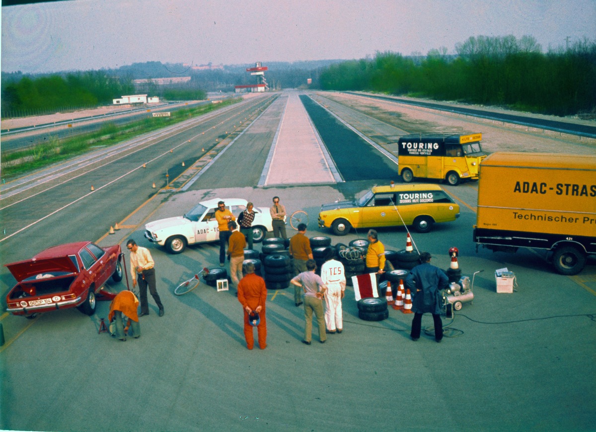 50 Jahre - 50 Reifen: ADAC Jubiläums-Test mit 50 Sommerreifen / Neu: Umweltkriterien machen 30 Prozent des Gesamturteils aus