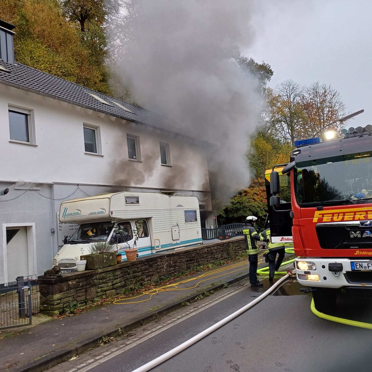 FW-EN: Wetter - Brand in Wohn- und Geschäftsgebäude