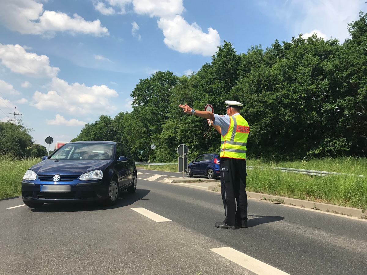 POL-NE: Bilanz einer morgendlichen Verkehrskontrolle in der Neusser Innenstadt