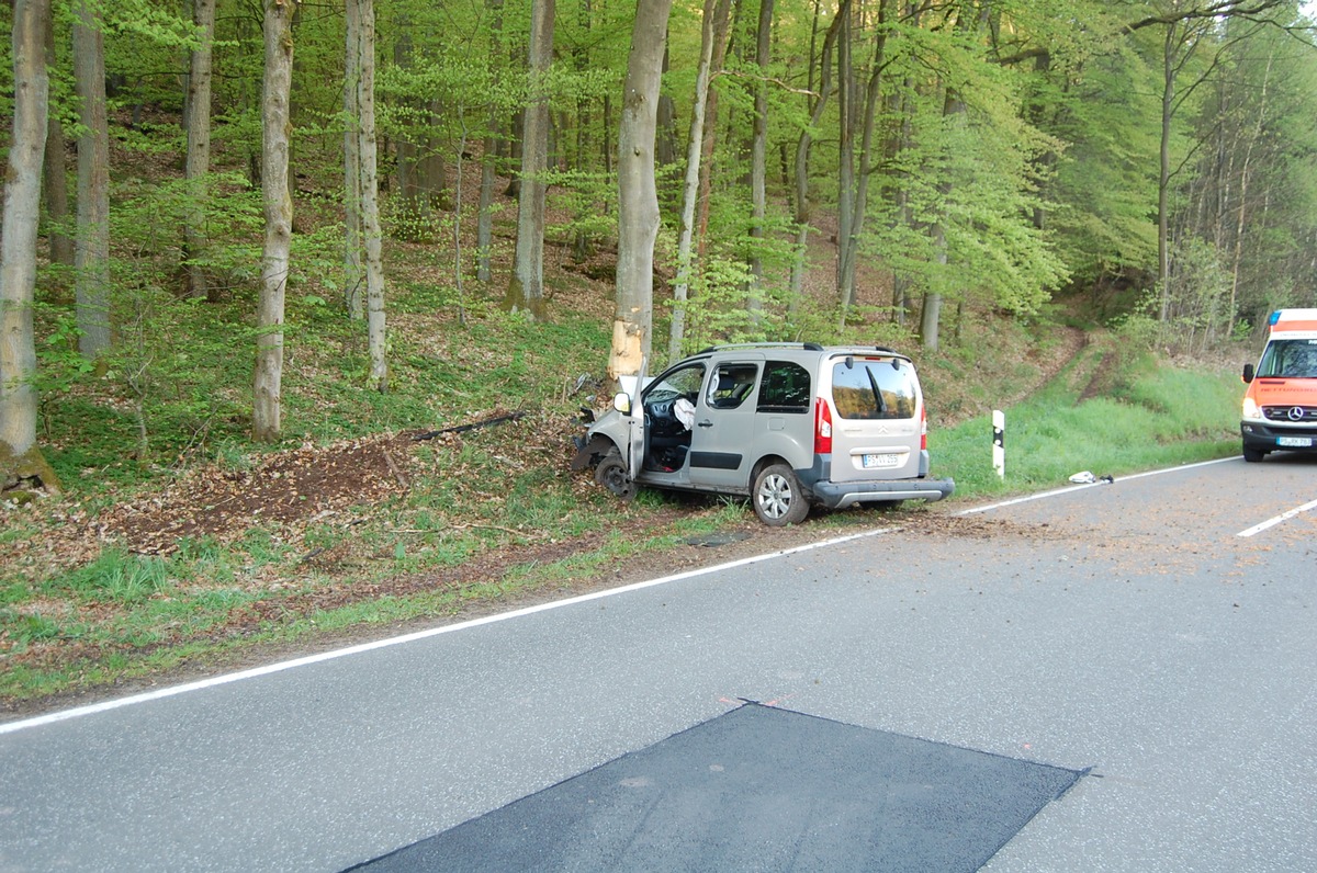 POL-PDPS: Wallhalben - Unfall mit schwerverletzter Fahrerin