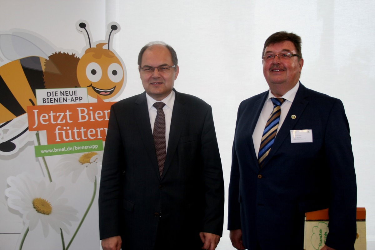 Für Verbesserung der Nahrungsbedingungen über den Tellerrand schauen
2. Bienenkonferenz &quot;Bienen in der Kulturlandschaft&quot; tagt in Berlin