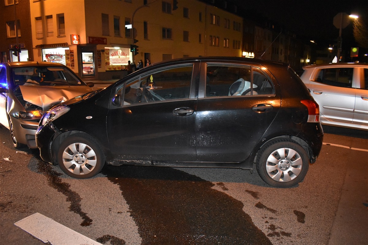 POL-MG: Abbiegeunfall mit zwei Leichtverletzten