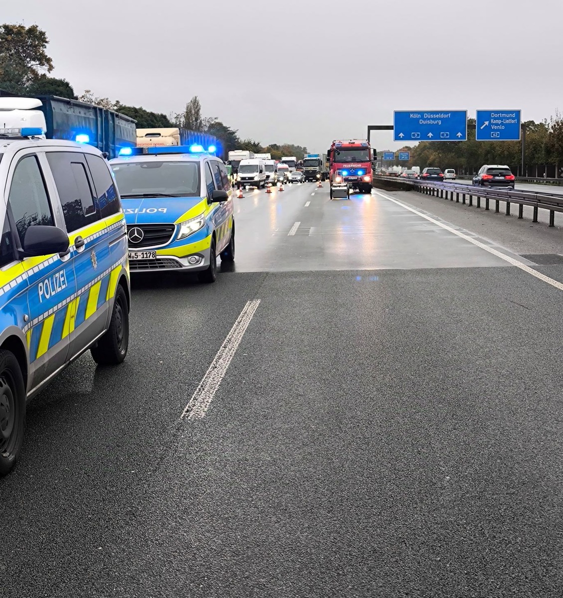 FW-OB: Verkehrsunfall auf der BAB A3: Zwei Verletzte