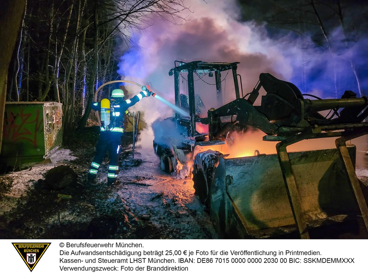 FW-M: Baumaschine ausgebrannt (Mittersendling)