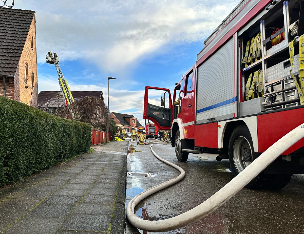 FW Osterholz-Scharm.: Feuerwehr verhinderte größeren Schaden nach Blitzeinschlag