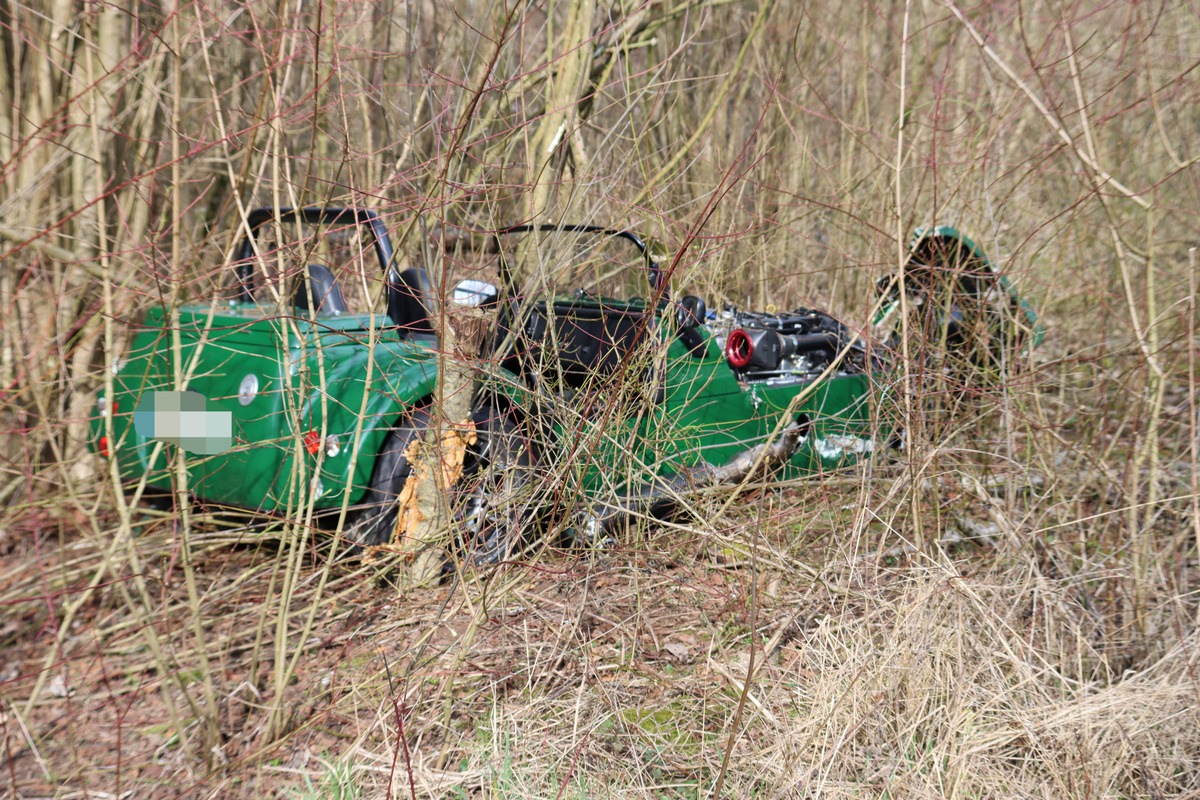 POL-HX: Sportwagen schleudert in den Gegenverkehr