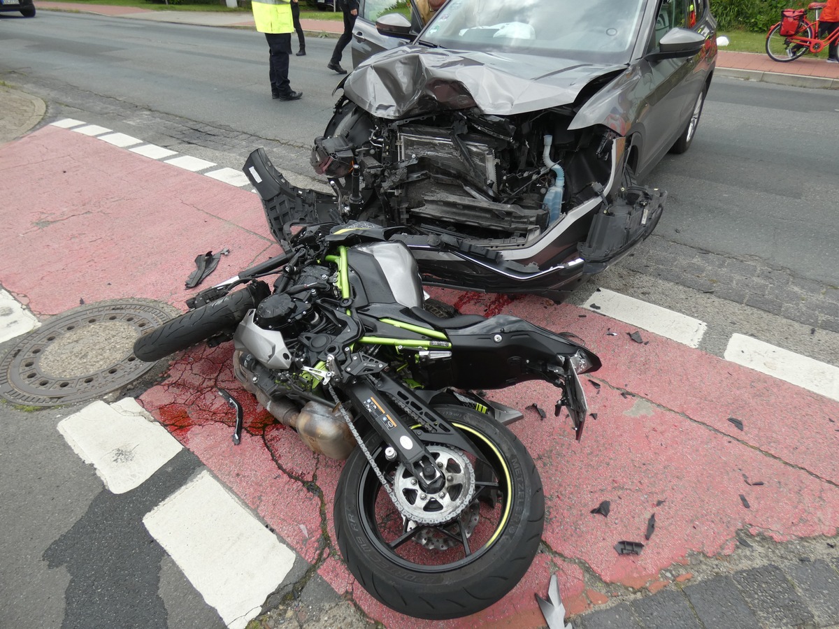 POL-CUX: Schwerer Verkehrsunfall zwischen PKW und Motorrad in Geestland-Langen (Lichtbild in der Anlage)