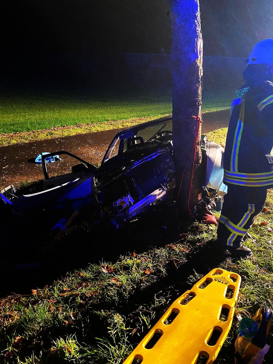 POL-STD: Beifahrerin nach schwerem Unfall in Harsefeld verstorben, Fahrer trug lebensgefährliche Verletzungen davon