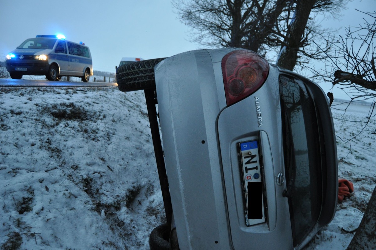 POL-NI: Betrunken von Straße abgekommen -Bild im Download-