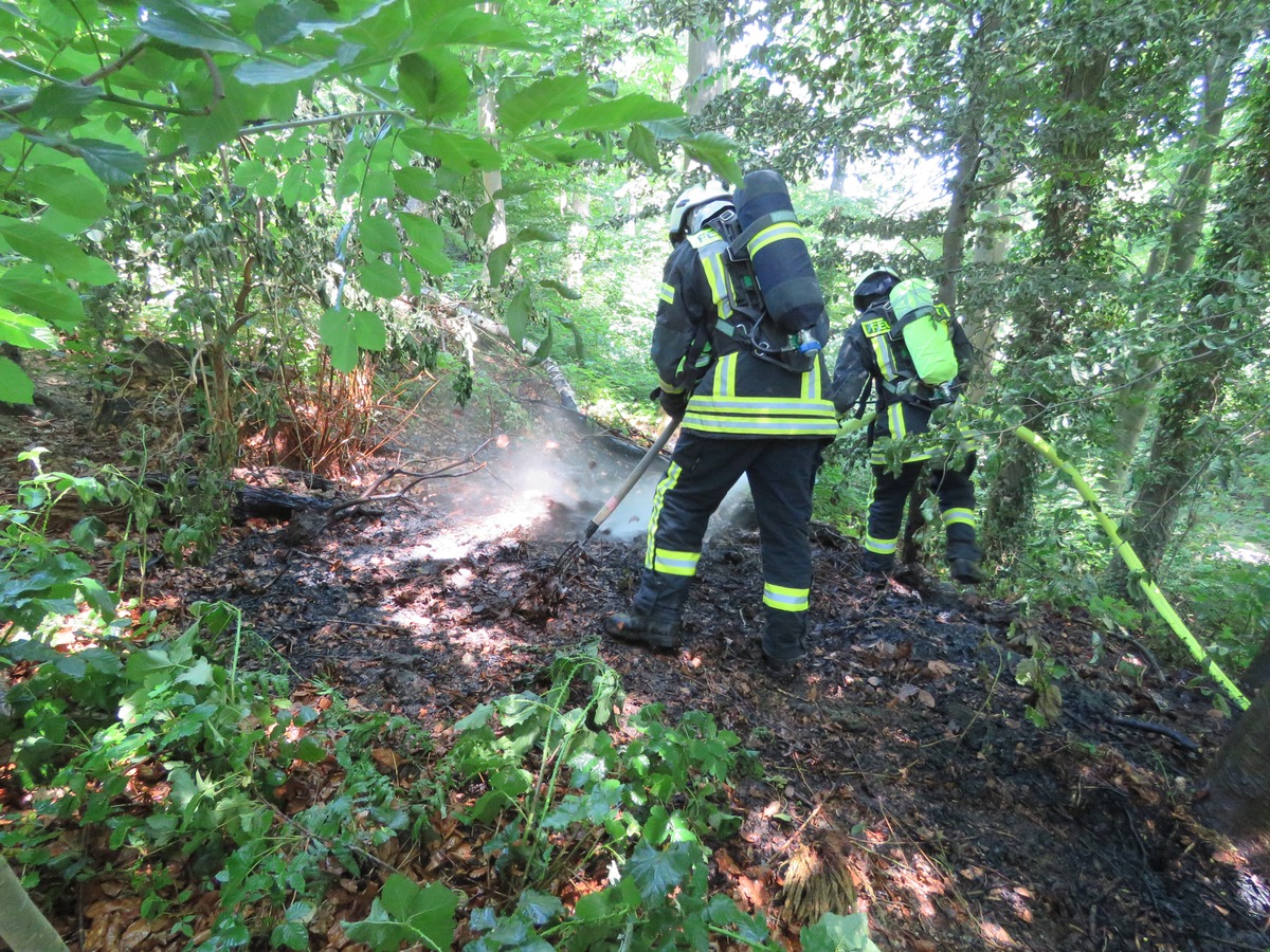 FW-Heiligenhaus: Feuer in Hochhaus und Wald gemeldet (Meldung 17/2020)