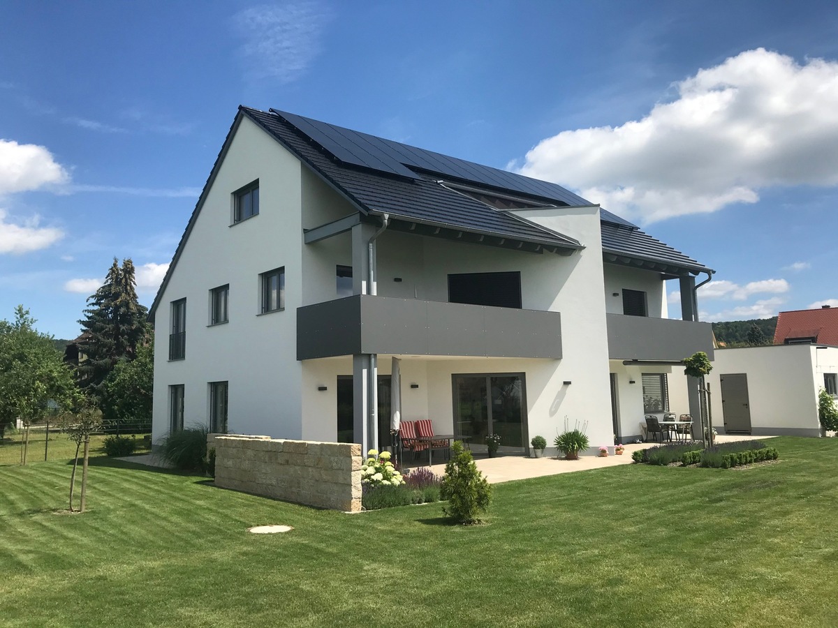 Mit Photovoltaik und Stromspeicher Ressourcen schonen