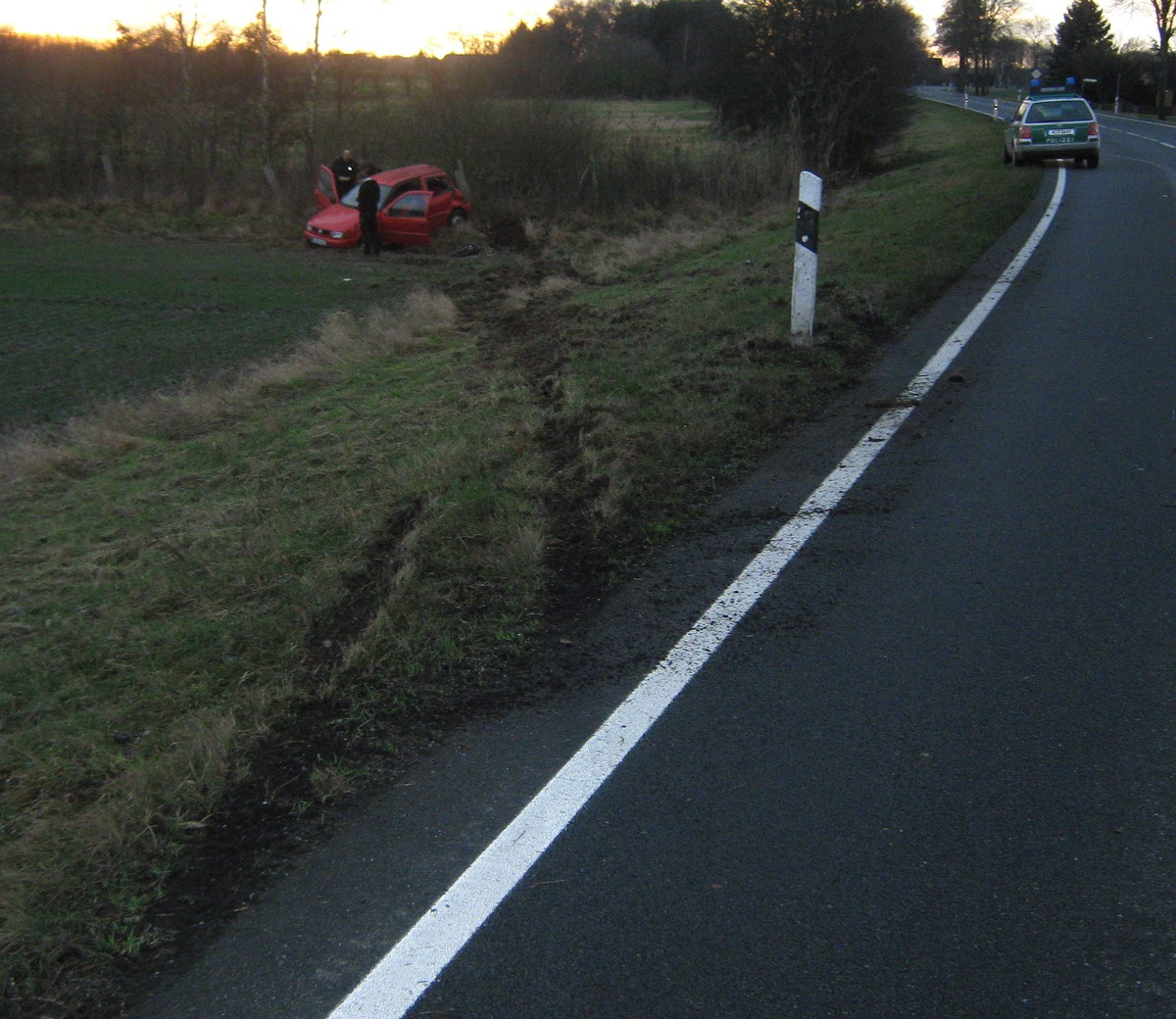 POL-NI: Von Straße abgekommen - glimpflich ausgegangen  -Bild im Download-