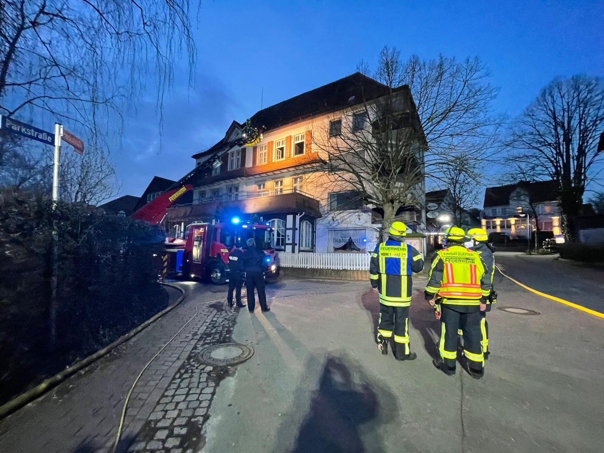 FW Horn-Bad Meinberg: Feuer in leerstehendem Gebäude - Brand konnte zügig gelöscht werden