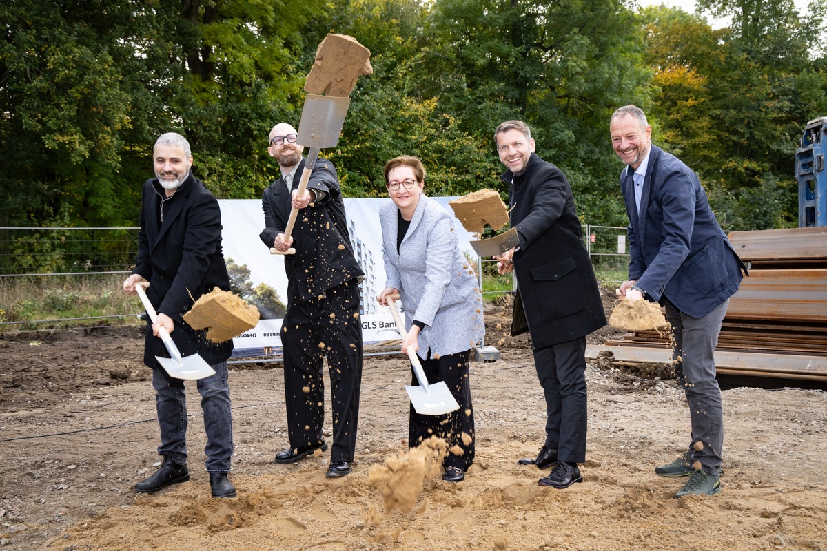 Bundesbauministerin Klara Geywitz besucht zukunftsweisendes Projekt Woodscraper in Wolfsburg / Spatenstich für Holzhochhäuser der GLS Bank