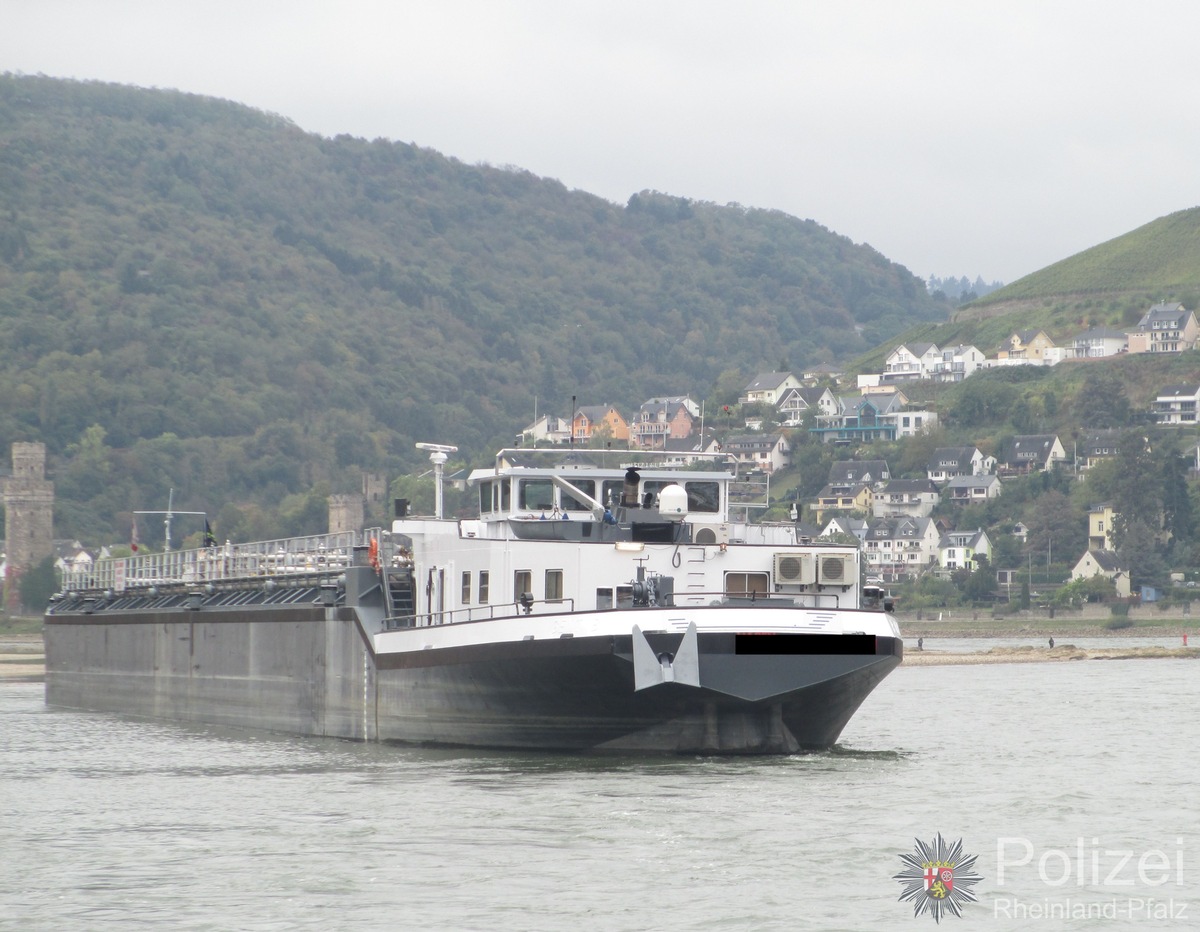 WSPA-RP: Festfahrung eines Tankmotorschiffes in Höhe der Ortslage Oberwesel (Jungferngrund)