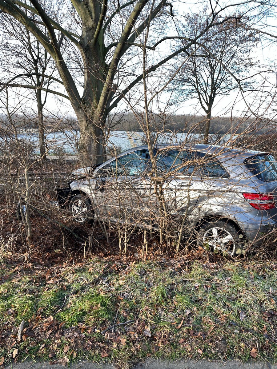 POL-SU: Autofahrer stirbt nach Verkehrsunfall