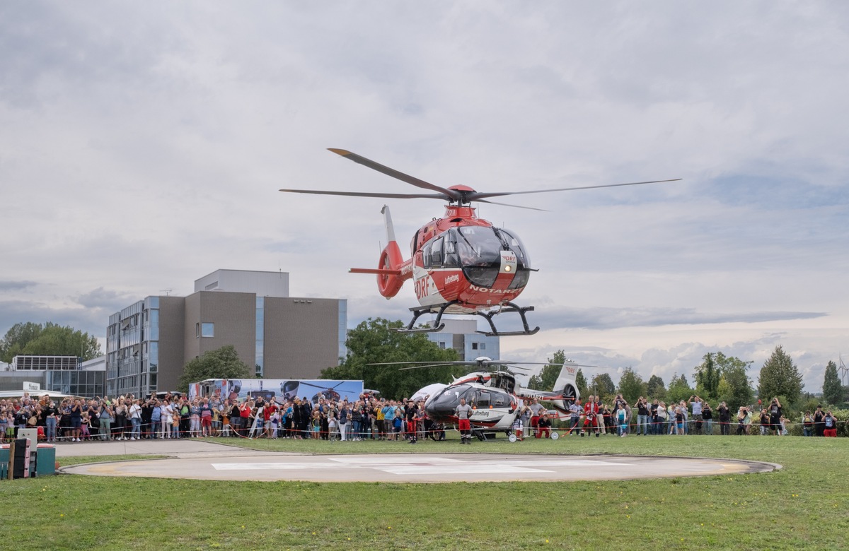 Luftrettung in Magdeburg fasziniert Groß und Klein - Großer Andrang beim Tag der offenen Tür der DRF Luftrettung