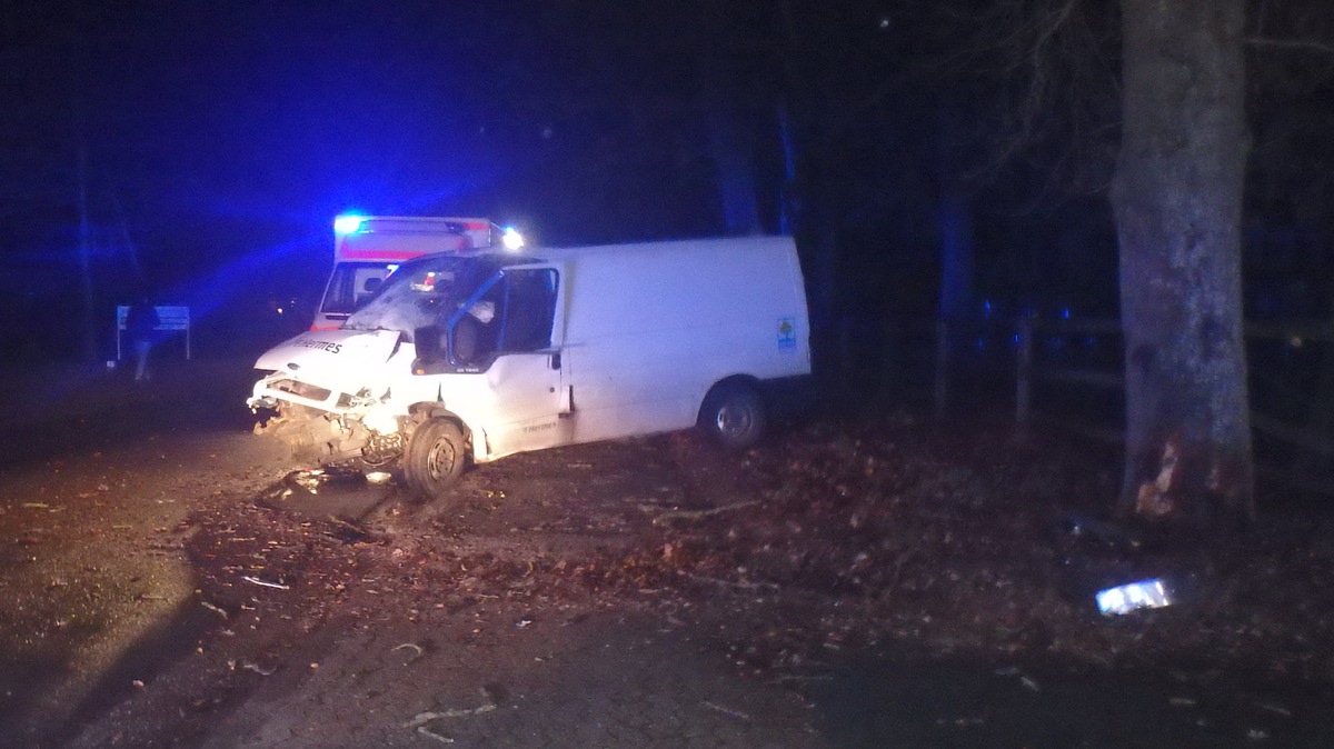 POL-ROW: ++ Schwerer Unfall nach missglücktem Überholmanöver ++ Einbrecher stehlen Silberschmuck ++