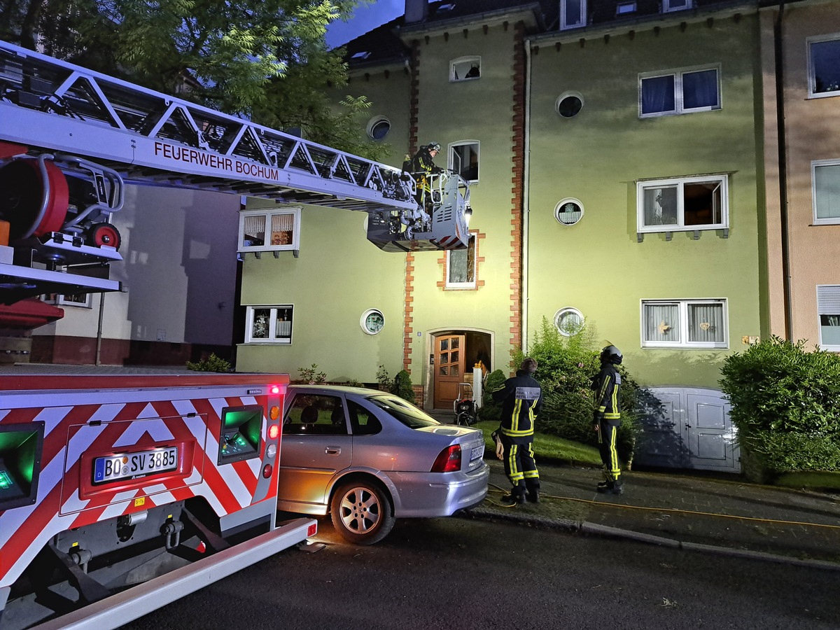 FW-BO: Feuerwehr rettet eine Person aus verrauchter Wohnung