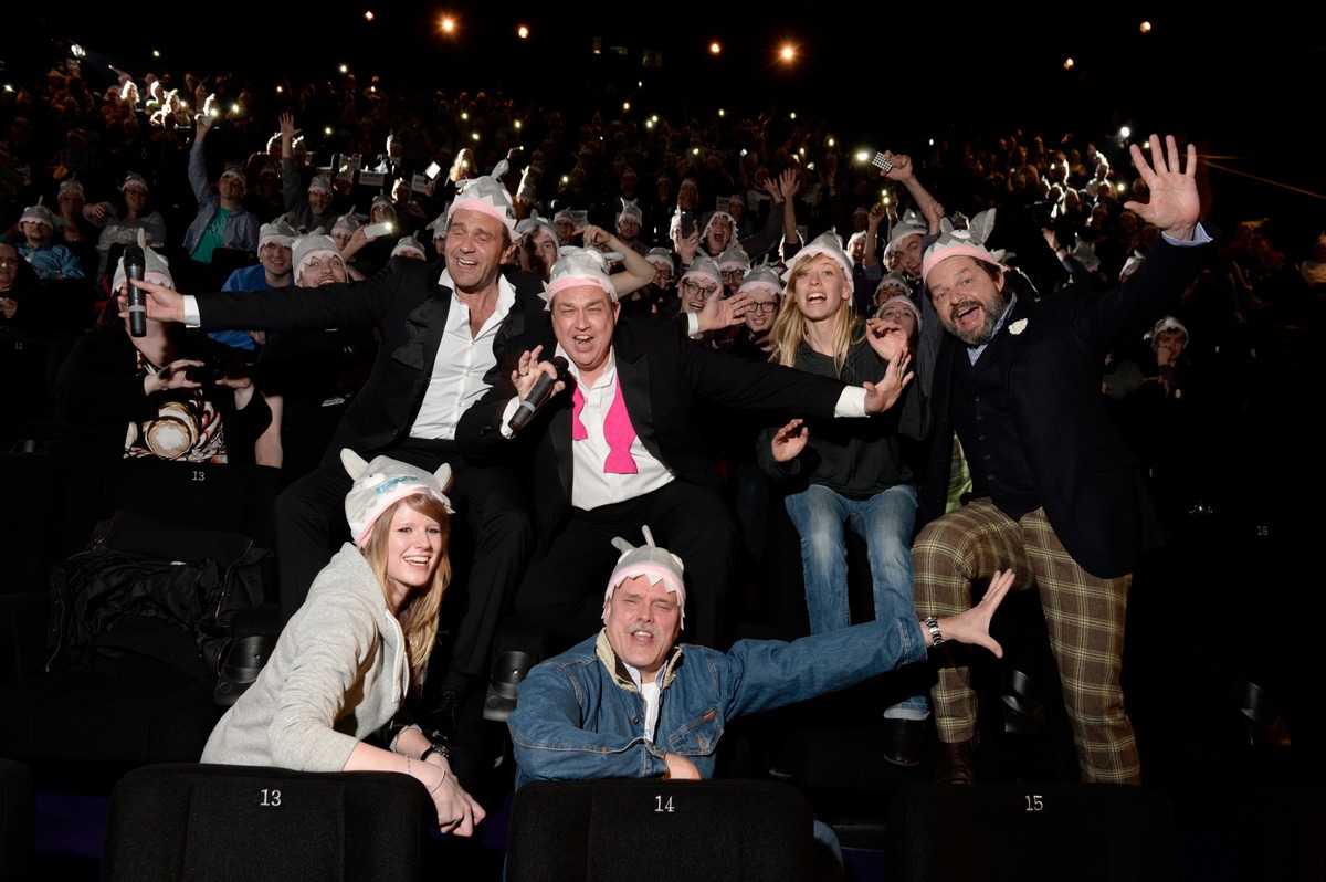 Kalkofe, Rütten, 450 Gäste und &quot;Helenes Fische&quot; atemlos in Berlin: TELE 5 lud zum mega SchleFaZ-Spezial-&quot;Sharknado 2&quot;-Event! (FOTO)