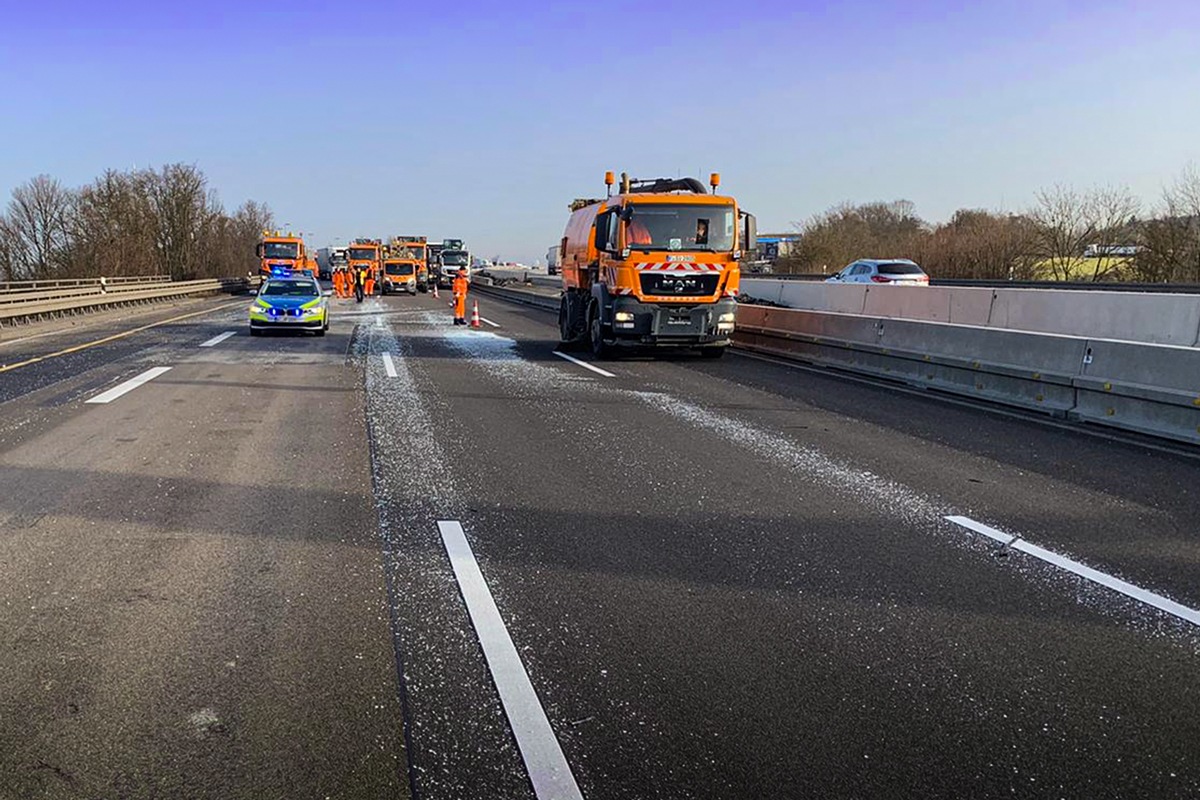 POL-WE: A5 bei Ober-Mörlen: Ladung verloren - Verkehrsbeeinträchtigungen in Richtung FFM