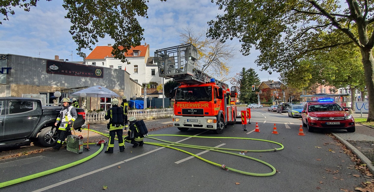 FW-MH: Elektrobrand führt zu Rauchentwicklung in einem Restaurant