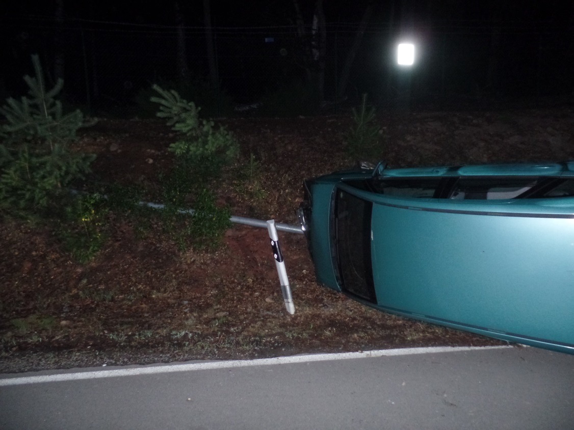 POL-PPWP: Unfall gebaut, Auto landet auf Seite, Fahrer flüchtet