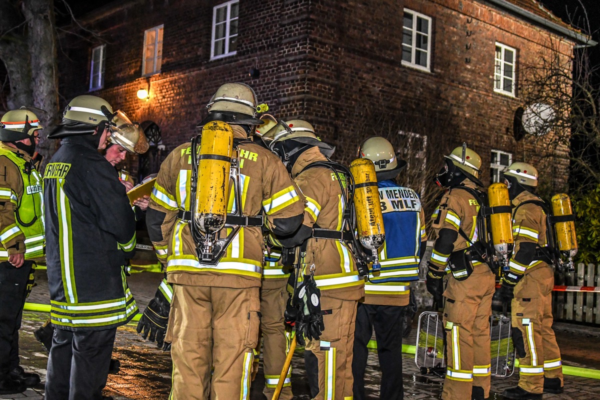 FW Menden: Kaminbrand in Dahlsen