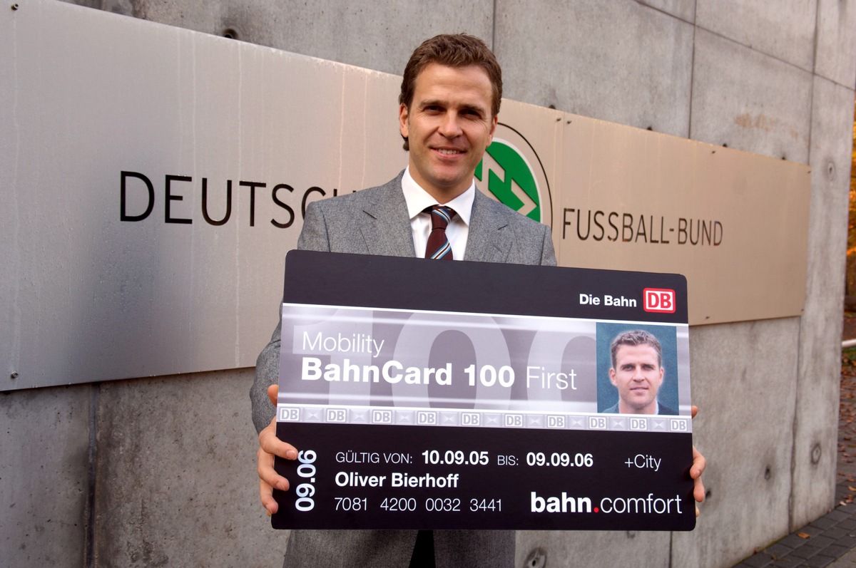 Fußball-Nationalmannschaft mit BahnCard 100 im Portemonnaie / Team-Manager Oliver Bierhoff: DFB-Auswahl und Bahn bekennen sich aktiv zum Green Goal(TM) Umweltkonzept der FIFA WM 2006(TM)&quot;