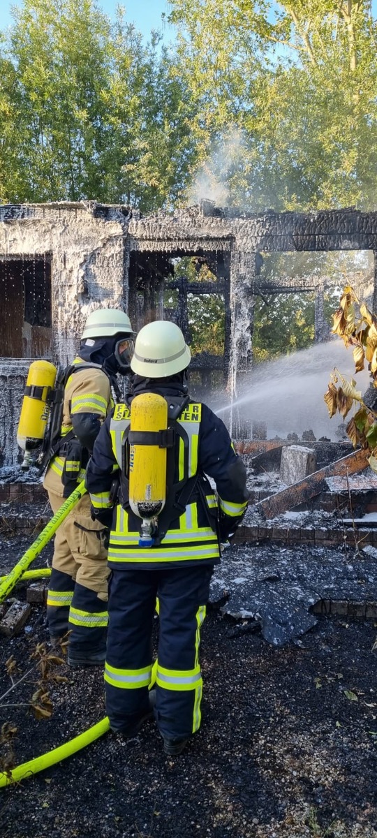 FW Xanten: Brand einer Remise