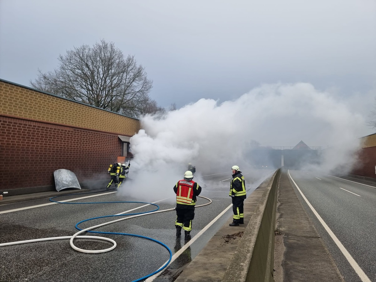 POL-OS: Dissen a.T.W. / A33: Fahrzeugbrand führt zu Verkehrsbehinderungen