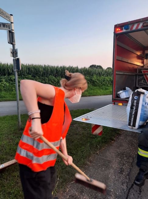 FW-Schermbeck: Ölspur auf dem Rhader Weg