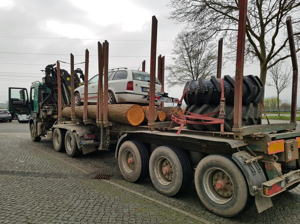 POL-GÖ: (183/2022) Autobahnpolizei stoppt kuriosen Autotransport auf der A 7 - Erhebliche Mängel bei LKW-Kontrolle festgestellt