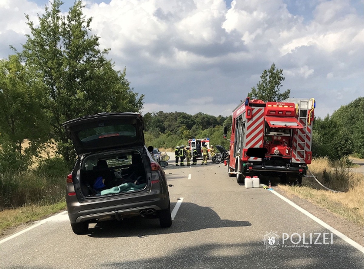 POL-PPWP: Zusammenstoß im Gegenverkehr - drei Verletzte