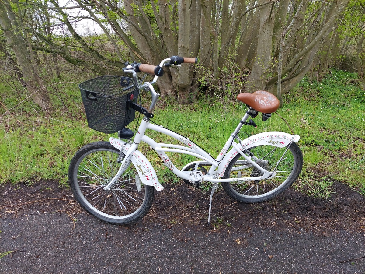 POL-HL: OH-Süsel-Middelburg / Auffälliges Fundfahrrad