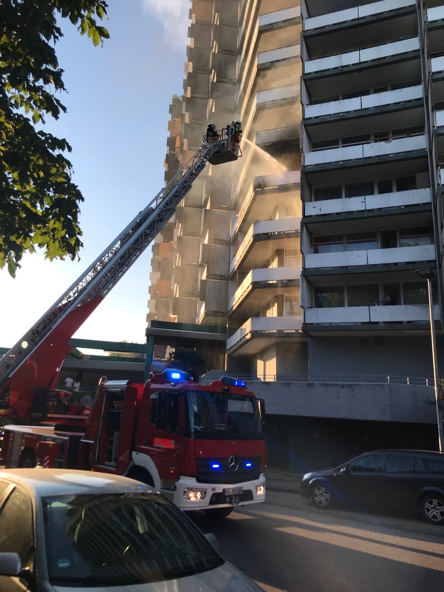 FW-GL: Turbulenter Mittwoch für die Feuerwehr Bergisch Gladbach