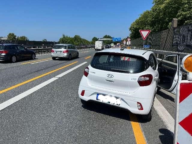 POL-OL: ++ Zeugenaufruf nach Verkehrsunfall auf der A 28 zwischen den Anschlussstellen Oldenburg-Eversten und Oldenburg-Haarentor++