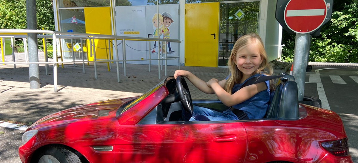 Neue Kooperation der ADAC Stiftung: Spielend lernen in der Kinder-Verkehrsschule im Ravensburger Spieleland