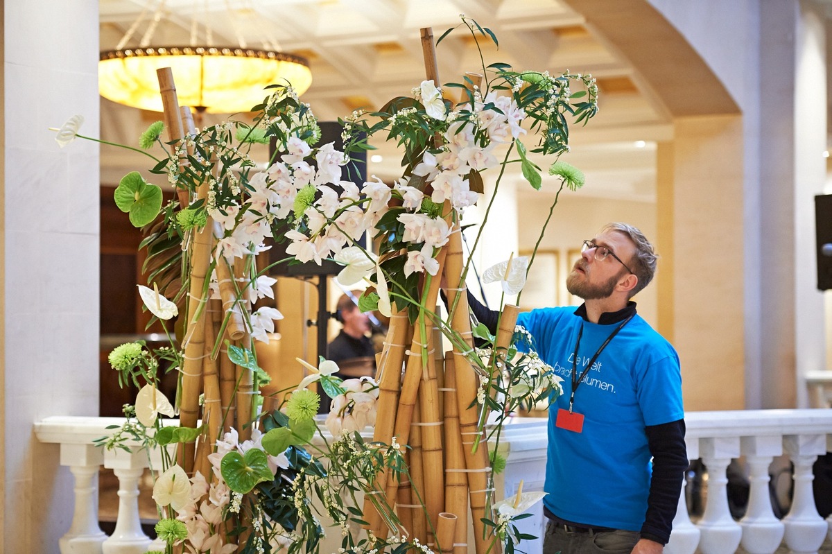 Presse-Info Fleurop: Mehr als 6.500 Blumen beim Bundespresseball