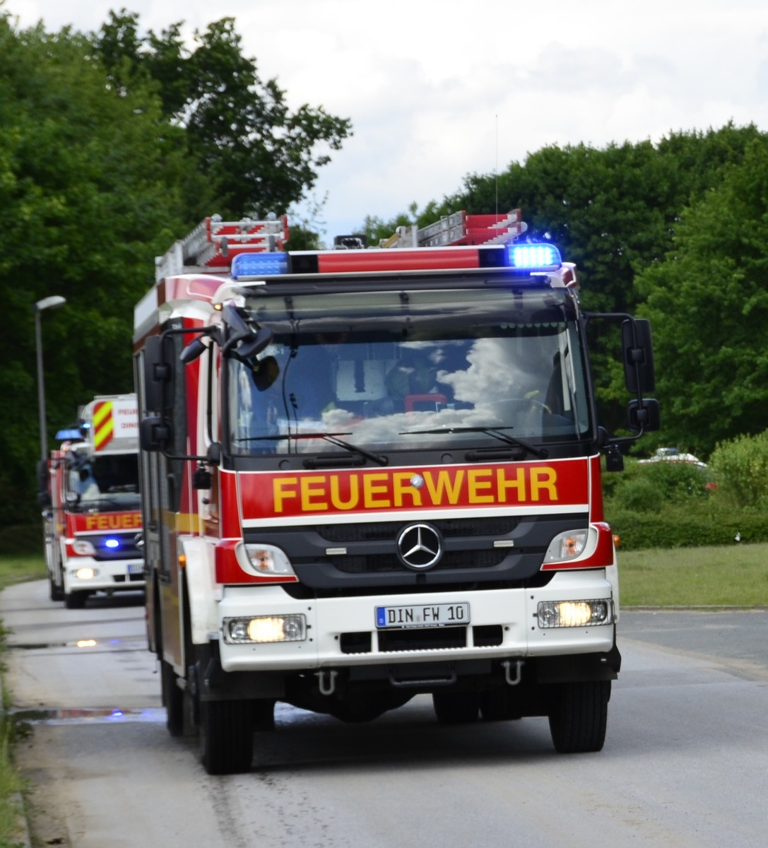 FW Dinslaken: Gasgeruch im Berufskolleg Dinslaken