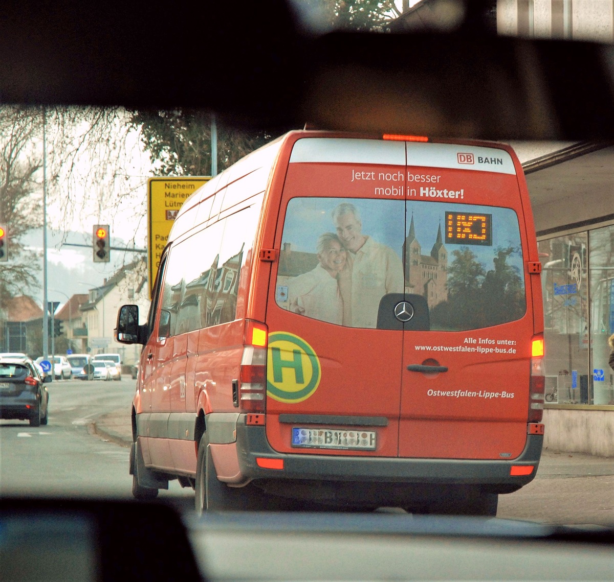 POL-HX: Was tun, wenn der Bus blinkt?
Tipps zum richtigen Verhalten an Bushaltestellen