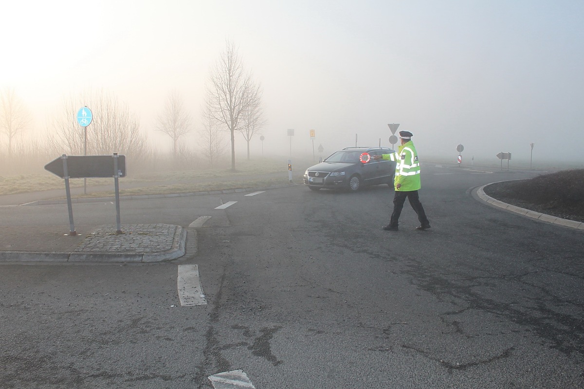 POL-HM: Lichtkontrollen im Nebel